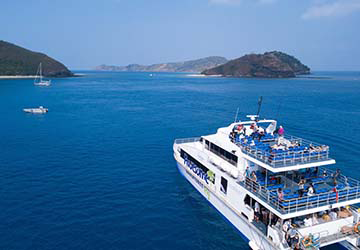 awesome_adventures_fiji_yasawa_flyer_top_deck