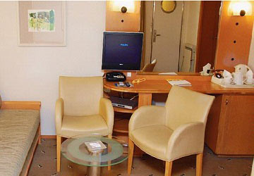 brittany_ferries_mont_st_michel_3_bed_commodore_cabin