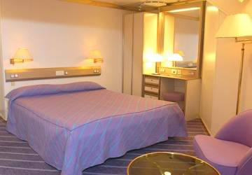 corsica_ferries_mega_smeralda_luxe_cabin