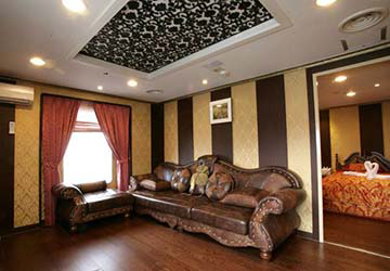 dbs_cruise_ferry_eastern_dream_president_sofa