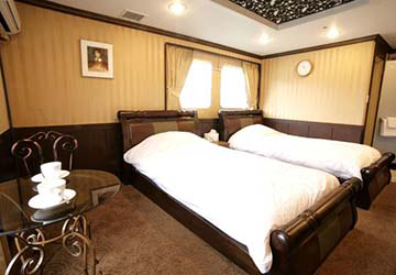 dbs_cruise_ferry_eastern_dream_royal_bed