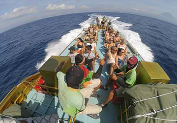 golden_queen_fast_boat_golden_queen_fast_boat_sundeck