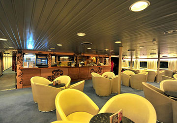 golden_star_ferries_superferry_ii_food_and_lounge