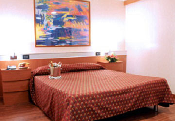 grimaldi_lines_cruise_barcelona_suite_cabin