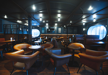 tallink_silja_silja_serenade_sea_pub