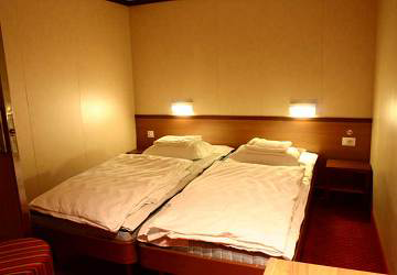 tallink_silja_tallink_superstar_2_berth_inside_cabin