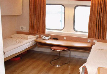 brittany_ferries_cap_finistere_wheelchair_4_bed_outside_cabin