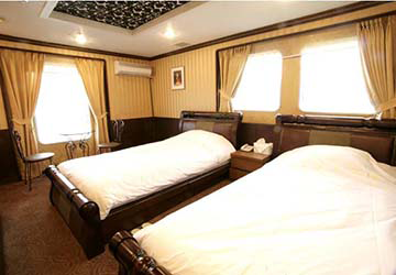 dbs_cruise_ferry_eastern_dream_royal_bed_2