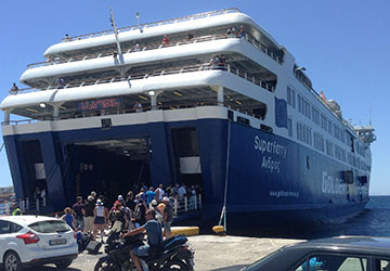 golden_star_ferries_superferry_boarding