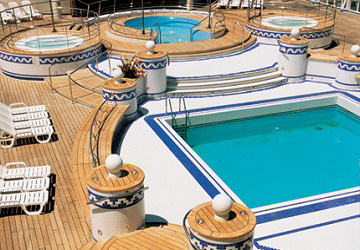 grandi_navi_veloci_la_suprema_swimming_pool