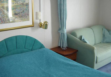 grimaldi_lines_ikarus_palace_cabin_sleeping_area
