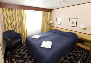 tallink_silja_silja_festival_suite_cabin_bed