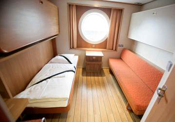 tallink_silja_tallink_star_4_berth_outside_cabin
