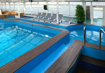 trasmediterranea_juan_j_sister_swimming_pool